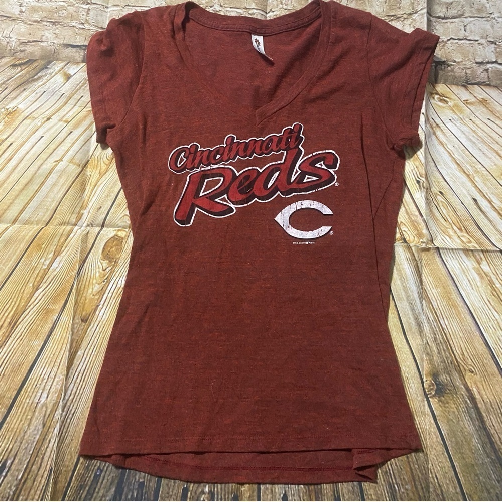 5th & Ocean Cincinnati Reds Baseball V Neck T Shirt